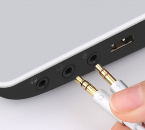 UGREEN AV140 AUX audio splitter fejhallgató + mikrofon 3,5 mm-es mini jack kábelhez 28cm fehér (20897)